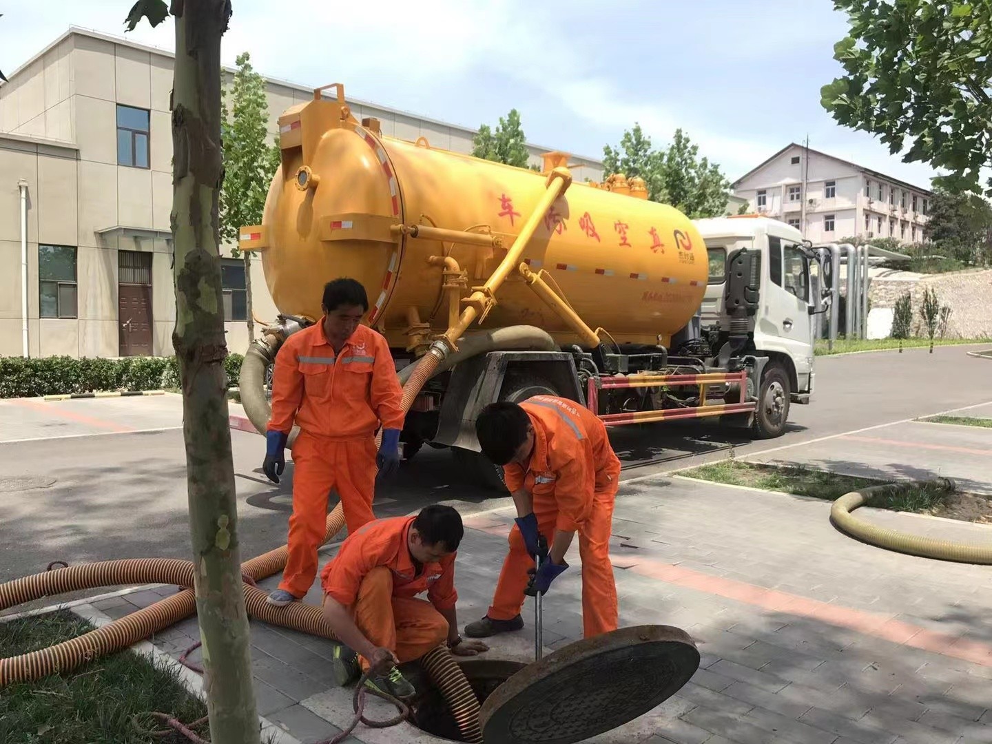 雨花台化粪池清理与5-8吨吸粪车施工效率分析